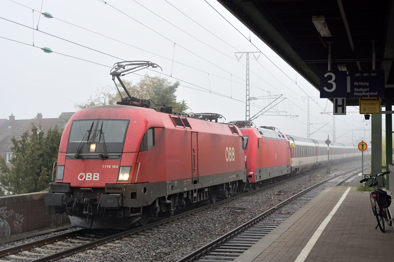 &Ouml;BB 1116 164 und 101 008 mit IC 282 bei km 16,8 (November 2019)