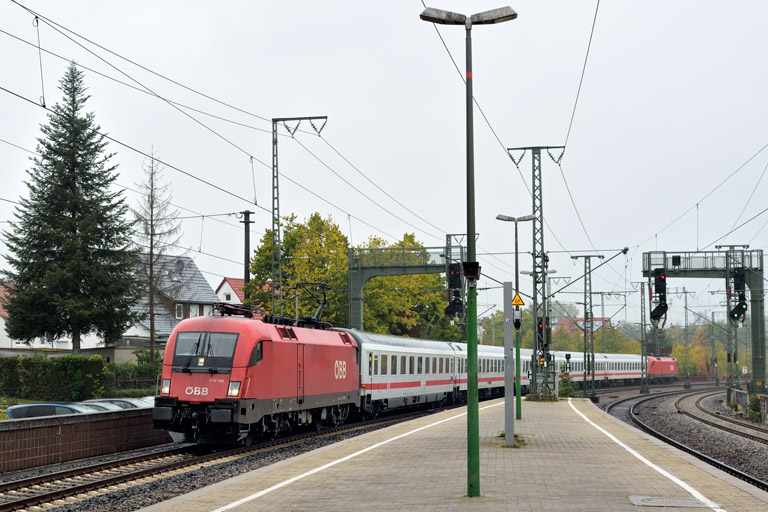 &Ouml;BB 1116 180 mit IC 2335 bei km 16,6 (Oktober 2019)