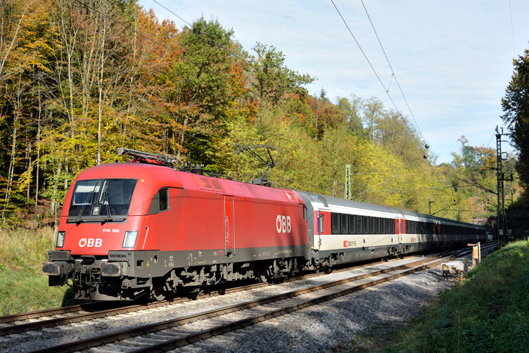 &Ouml;BB 1116 266 mit IC 189 bei km 18,2 (Oktober 2019)