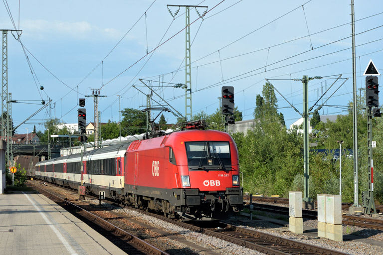 &Ouml;BB 1116 267 mit IC 283 bei km 15,4 (Juni 2019)