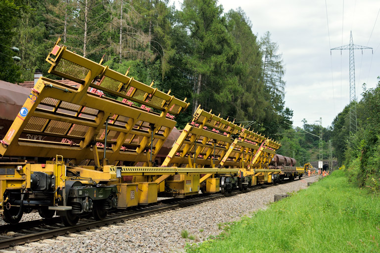 Gleisumbauzug bei km 18,2 (September 2019)