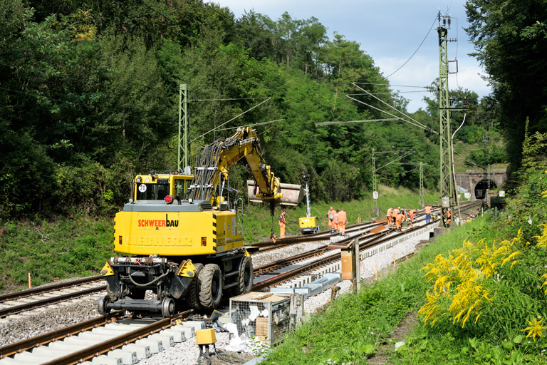 Zweiwegebagger bei km 18,0 (September 2019)