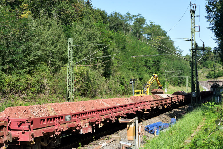 Abraumwagenzug bei km 18,2 (August 2019)