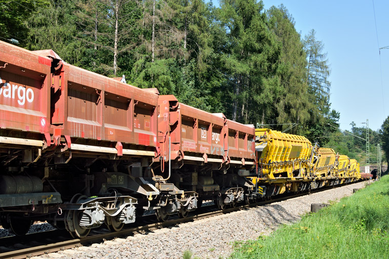 Gleisumbauzug bei km 18,2 (August 2019)