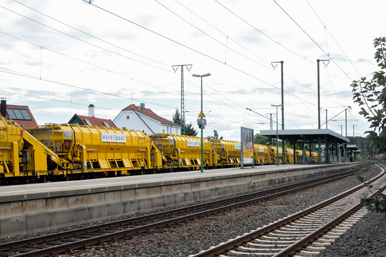 Gleisumbauzug bei km 16,8 (September 2019)