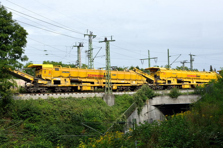 Gleisumbauzug bei km 17,0 (September 2019)