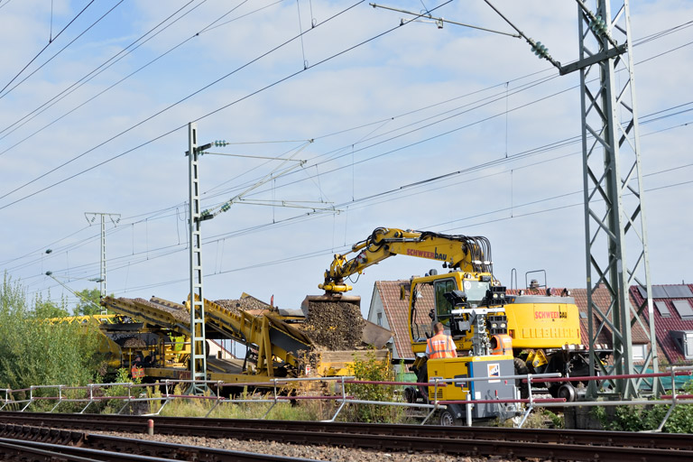 Zweiwegebagger bei km 17,0 (September 2019)