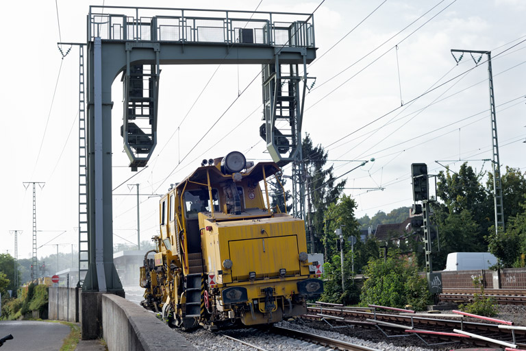 Schotterplaniermaschine bei km 16,6 (September 2019)