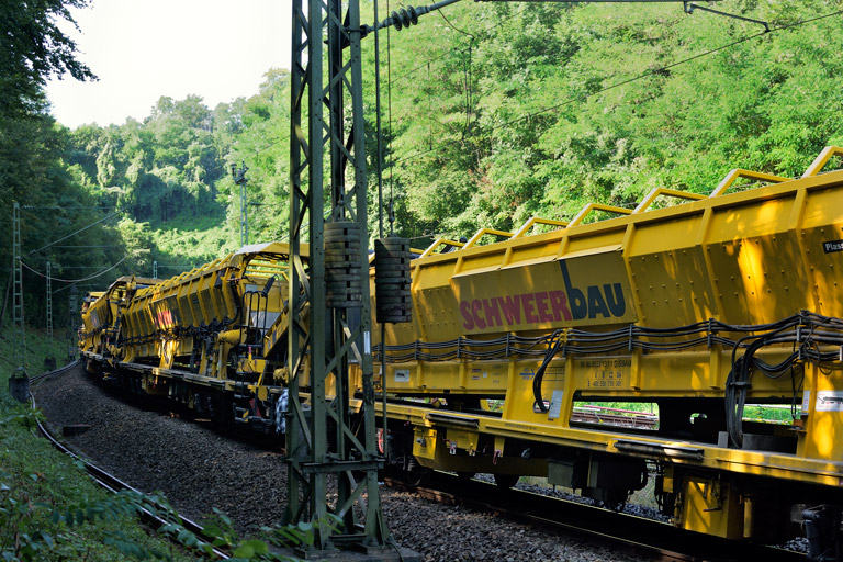 Gleisumbauzug bei km 17,2 (August 2019)