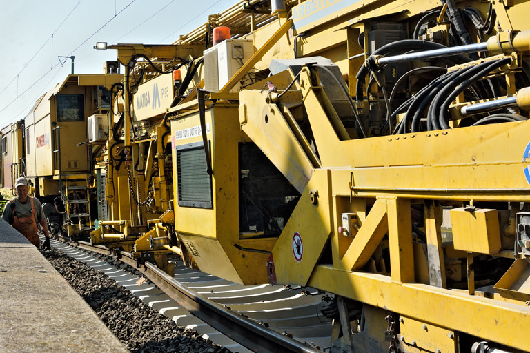 Gleisumbauzug bei km 16,8 (August 2019)