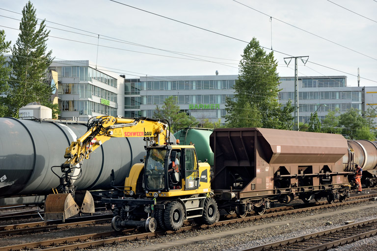 Zweiwegebagger bei km 15,6 (August 2019)