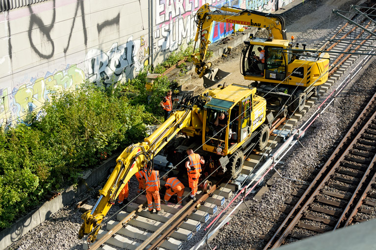 Zweiwegebagger bei km 15,4 (Juli 2019)
