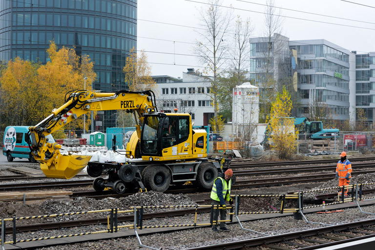 Zweiwegebagger bei km 15,6 (November 2019)