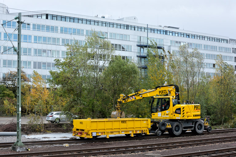 Zweiwegebagger bei km 15,6 (November 2019)