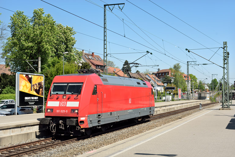 101 025 als T 77737 bei km 15,6 (April 2020)