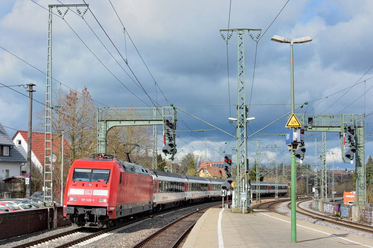 101 026 mit IC 187 bei km 16,6 (M&auml;rz 2020)