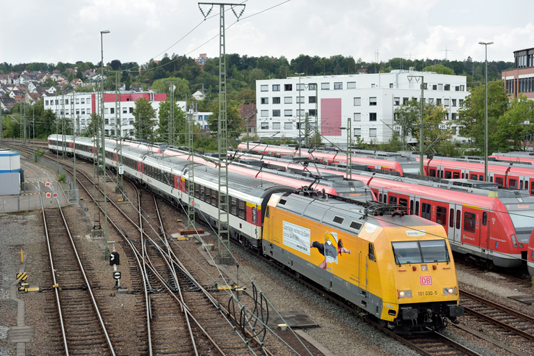 101 030 mit IC 188 bei km 16,0 (August 2020)