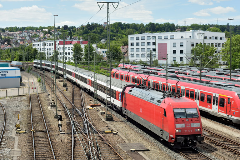 101 117 mit IC 280 bei km 16,0 (Juli 2020)