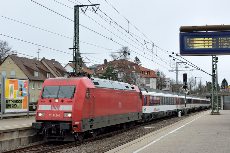 101 142 mit IC 187 bei km 15,6 (Februar 2020)