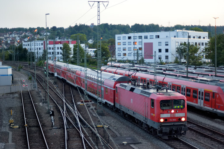 114 004 mit RE 17610 bei km 16,0 (August 2020)