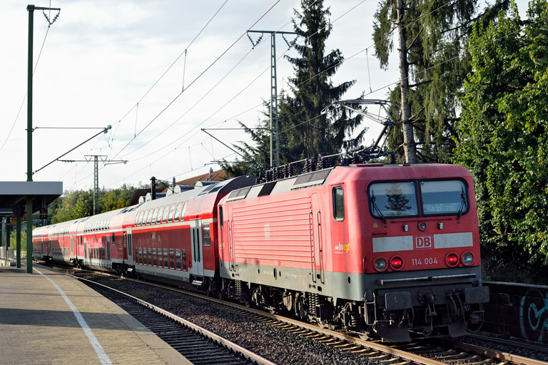 114 004 mit RE 17619 bei km 16,8 (September 2020)