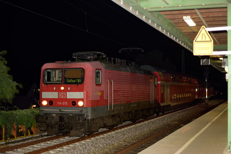 114 015 mit RE 17610 bei km 16,8 (September 2020)