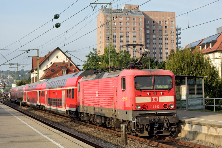 114 015 mit RE 17619 bei km 15,6 (September 2020)