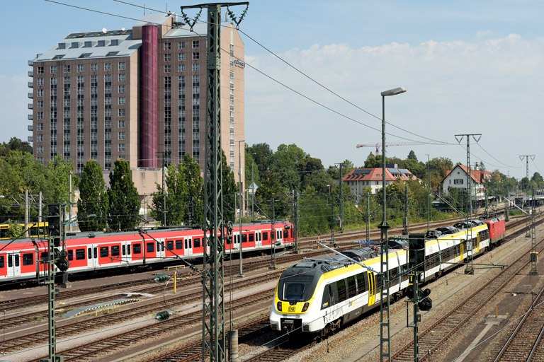 114 035 und 3442 204 als Tfzf 70661 bei km 15,8 (August 2020)