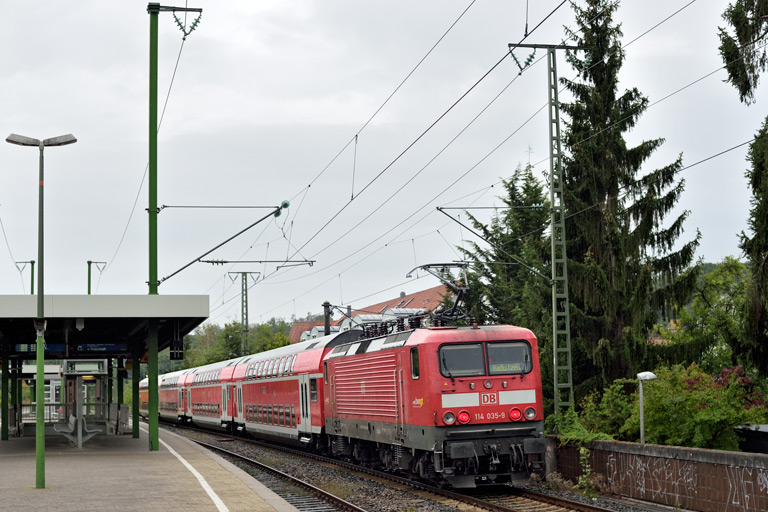 114 035 mit RE 17619 bei km 16,8 (August 2020)