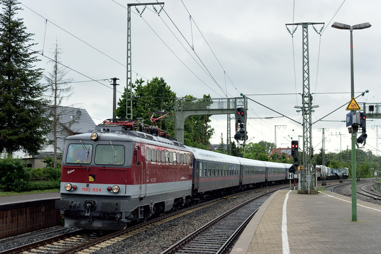 1142 654 mit DbZ 94298 bei km 16,6 (Juni 2020)