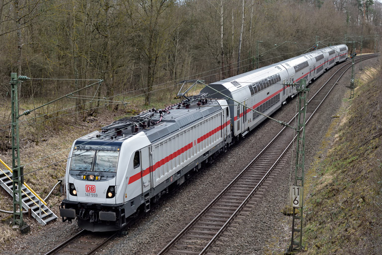 147 559 mit IC 2280/RE 52280 bei km 11,6 (M&auml;rz 2020)