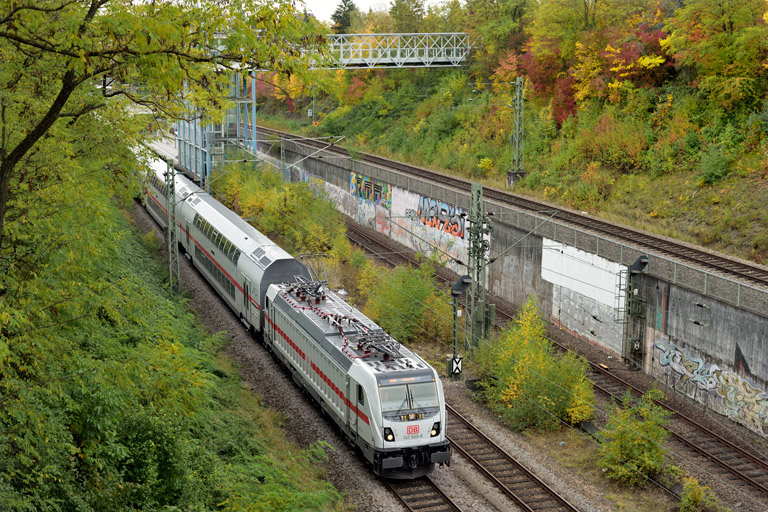 147 569 mit IC 2280/RE 52280 bei km 14,0 (Oktober 2020)
