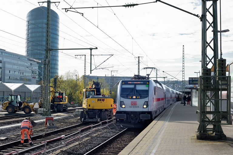 147 578 mit IC 2280/RE 52280 bei km 15,6 (November 2020)