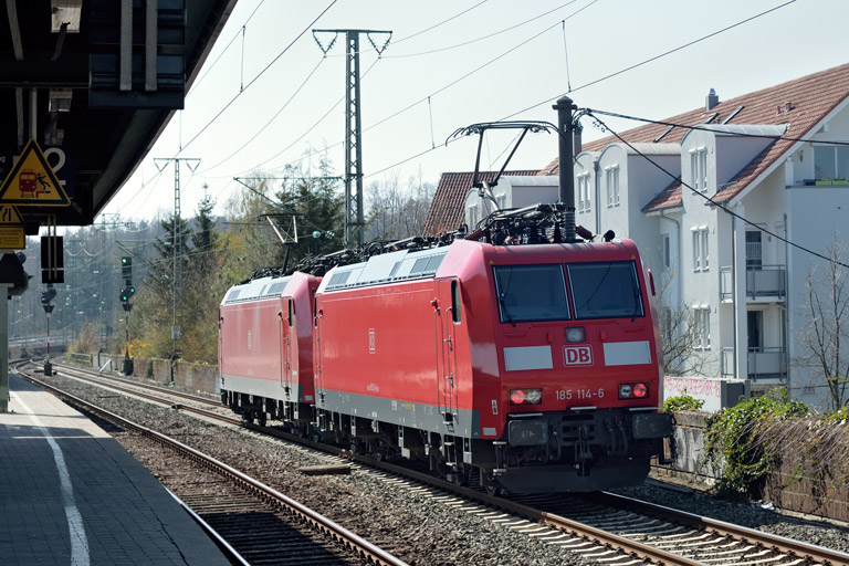 185 094 und 185 114 als T 67024 bei km 16,8 (April 2020)