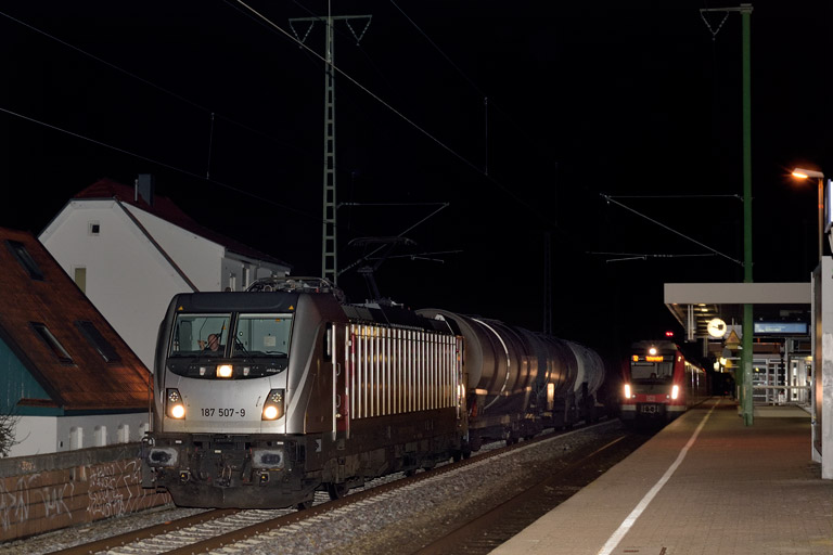 187 507 mit DGS 89217 bei km 16,8 (Februar 2020)