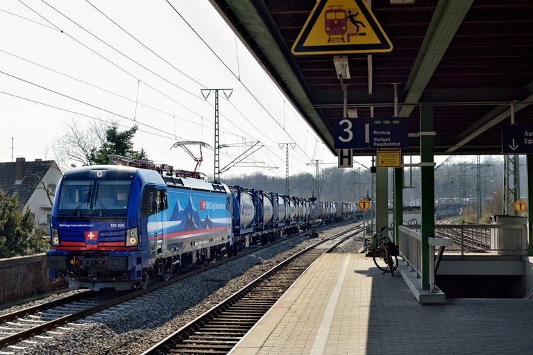 193 526 mit DGS 42696 bei km 16,8 (April 2020)