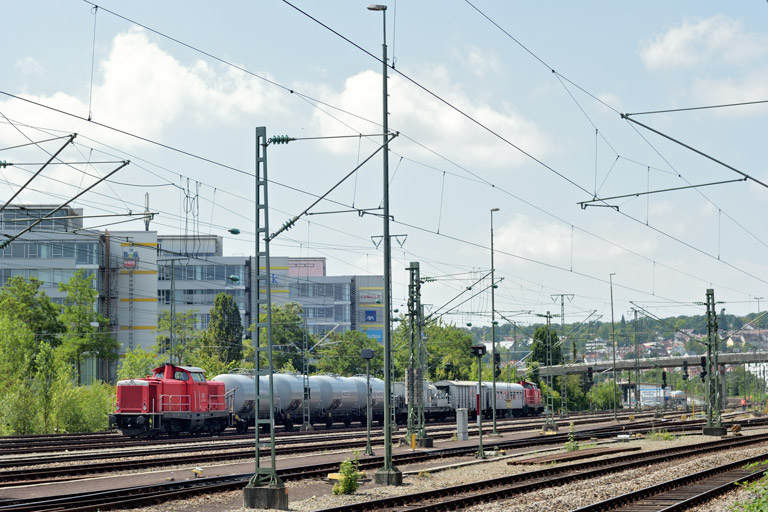 212 310 mit Bauz 91653 bei km 15,8 (Juli 2020)