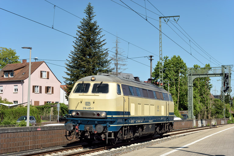 218 490 als T 77759 bei km 16,8 (Mai 2020)