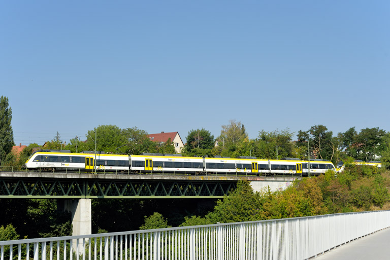 3442 200 und 3442 209 als RE 17631/17633 bei km 14,6 (August 2020)
