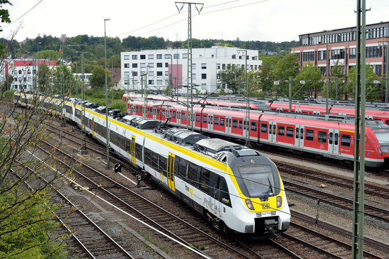 3442 209 und 3442 210 als RE 17656/17658 bei km 16,0 (August 2020)