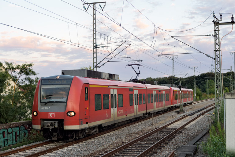 426 014 und 426 012 als IRE 4776 bei km 16,8 (Juli 2020)