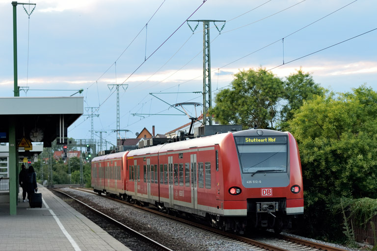 426 014 und 426 012 als IRE 4776 bei km 16,8 (Juli 2020)