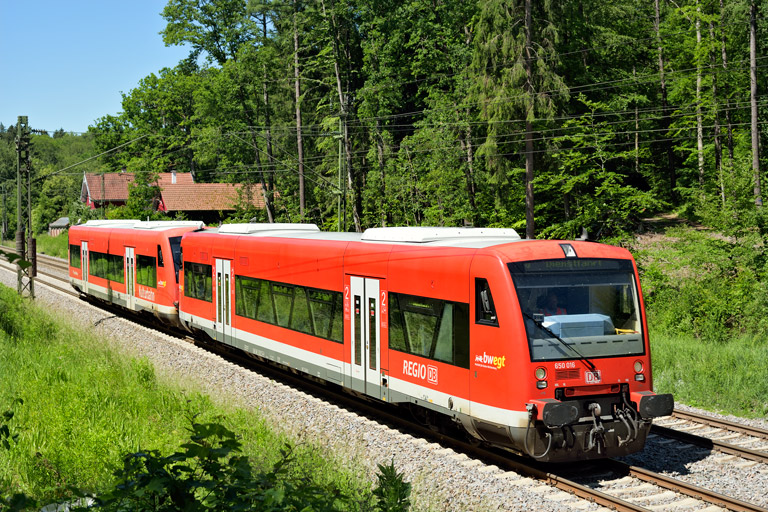 650 016 und 650 302 als Lt-G 22560 bei km 18,2 (Juni 2020)