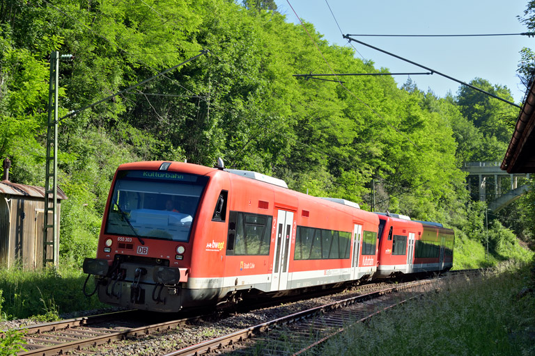650 303 und 650 311 als Lt-G 22559 bei km 10,8 (Juni 2020)