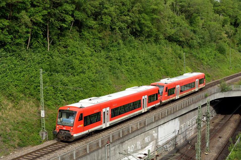 650 310 und 650 308 als Lt-G 22559 bei km 13,8 (Juni 2020)