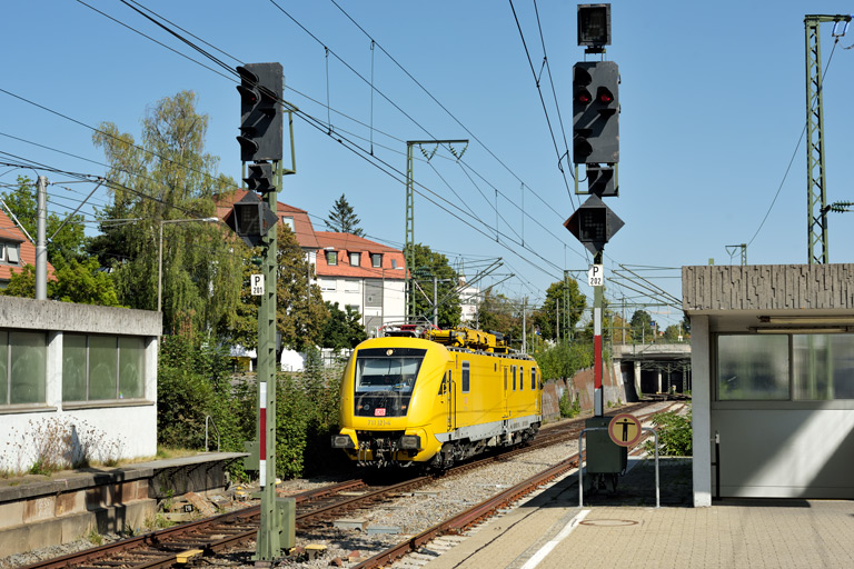 711 121 mit Nbz 91352 bei km 15,4 (September 2020)