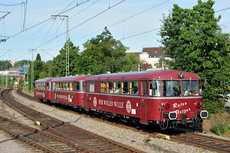 998 554, 998 417 und 798 469 als DPE-G 88336 bei km 15,8 (Juli 2020)