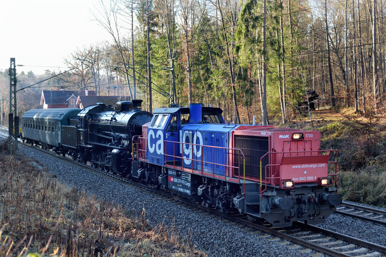 SBB Am 843 095 und C 5/6 2978 als Tfzf (D) 93970 bei km 18,2 (Dezember 2020)