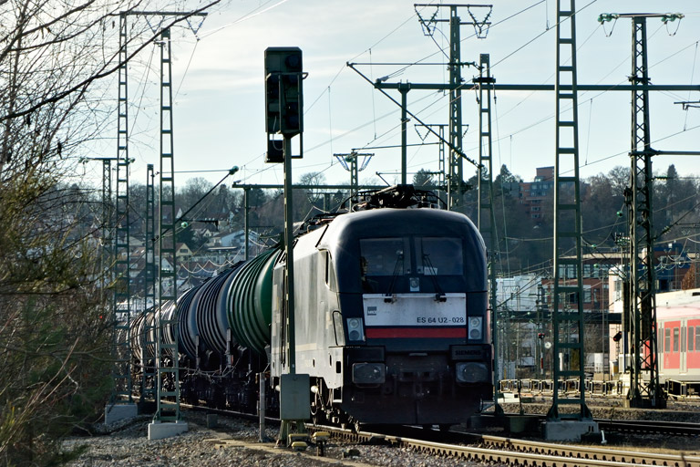 ES 64 U2-028 bei km 15,6 (Januar 2020)