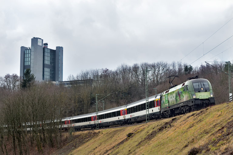 &Ouml;BB 1016 020 mit IC 282 bei km 13,4 (Januar 2020)